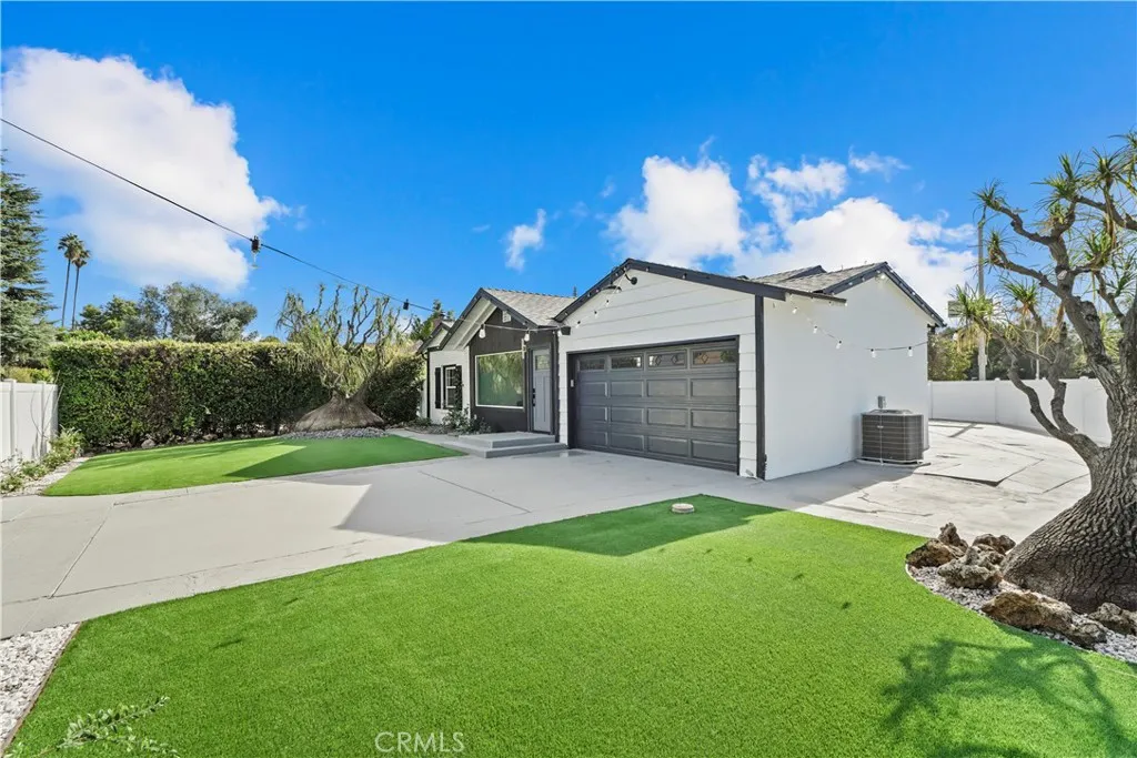 11330 Blix Street, West Toluca Lake, California 91602 home-pic-20